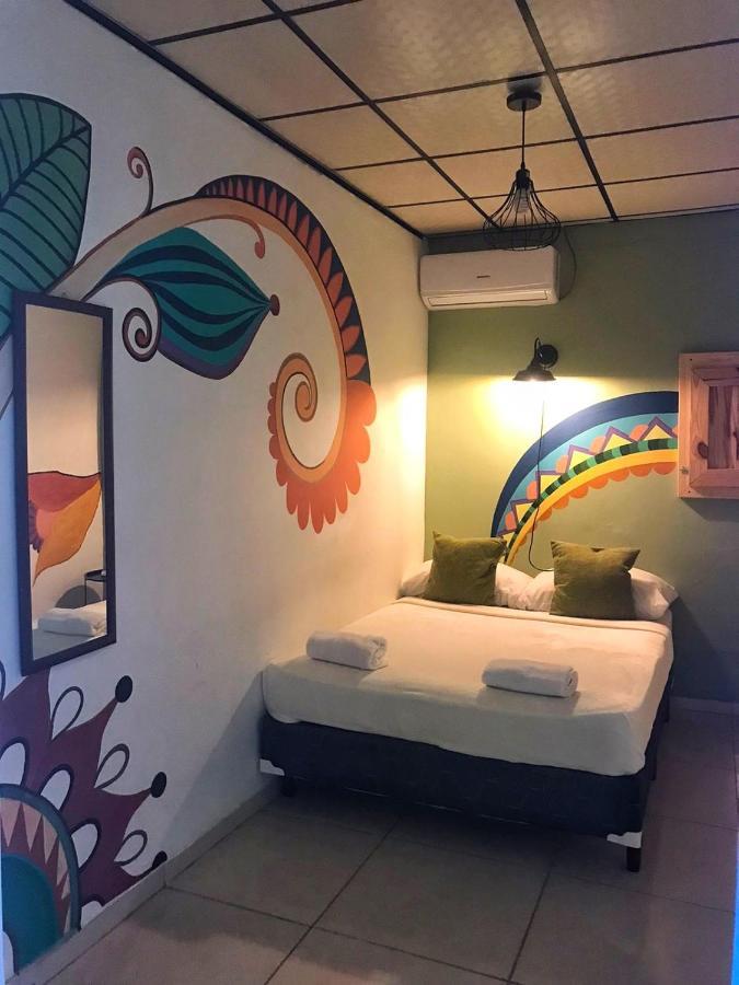 Hostal & Cafe Travelers ซานติอาโก ภายนอก รูปภาพ