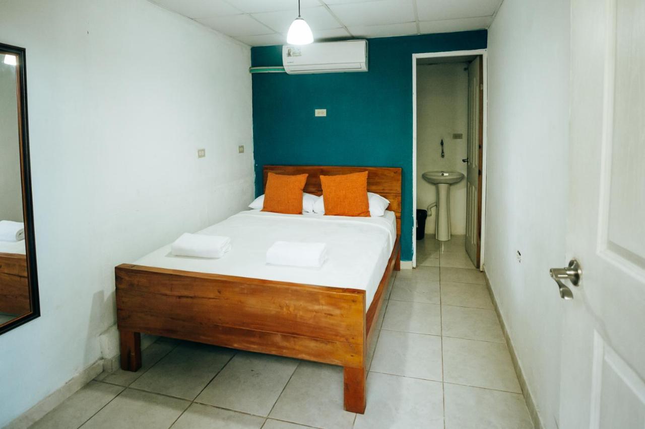 Hostal & Cafe Travelers ซานติอาโก ภายนอก รูปภาพ