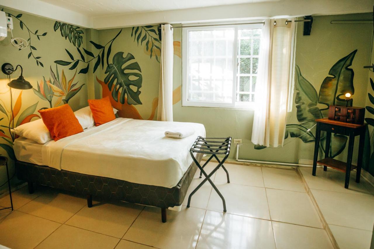 Hostal & Cafe Travelers ซานติอาโก ภายนอก รูปภาพ
