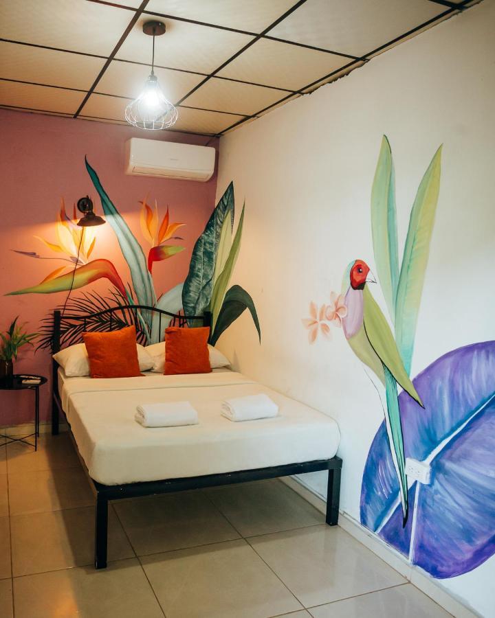 Hostal & Cafe Travelers ซานติอาโก ภายนอก รูปภาพ