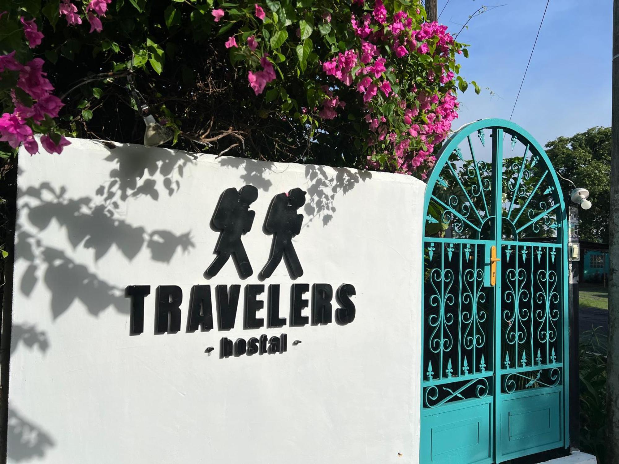 Hostal & Cafe Travelers ซานติอาโก ภายนอก รูปภาพ