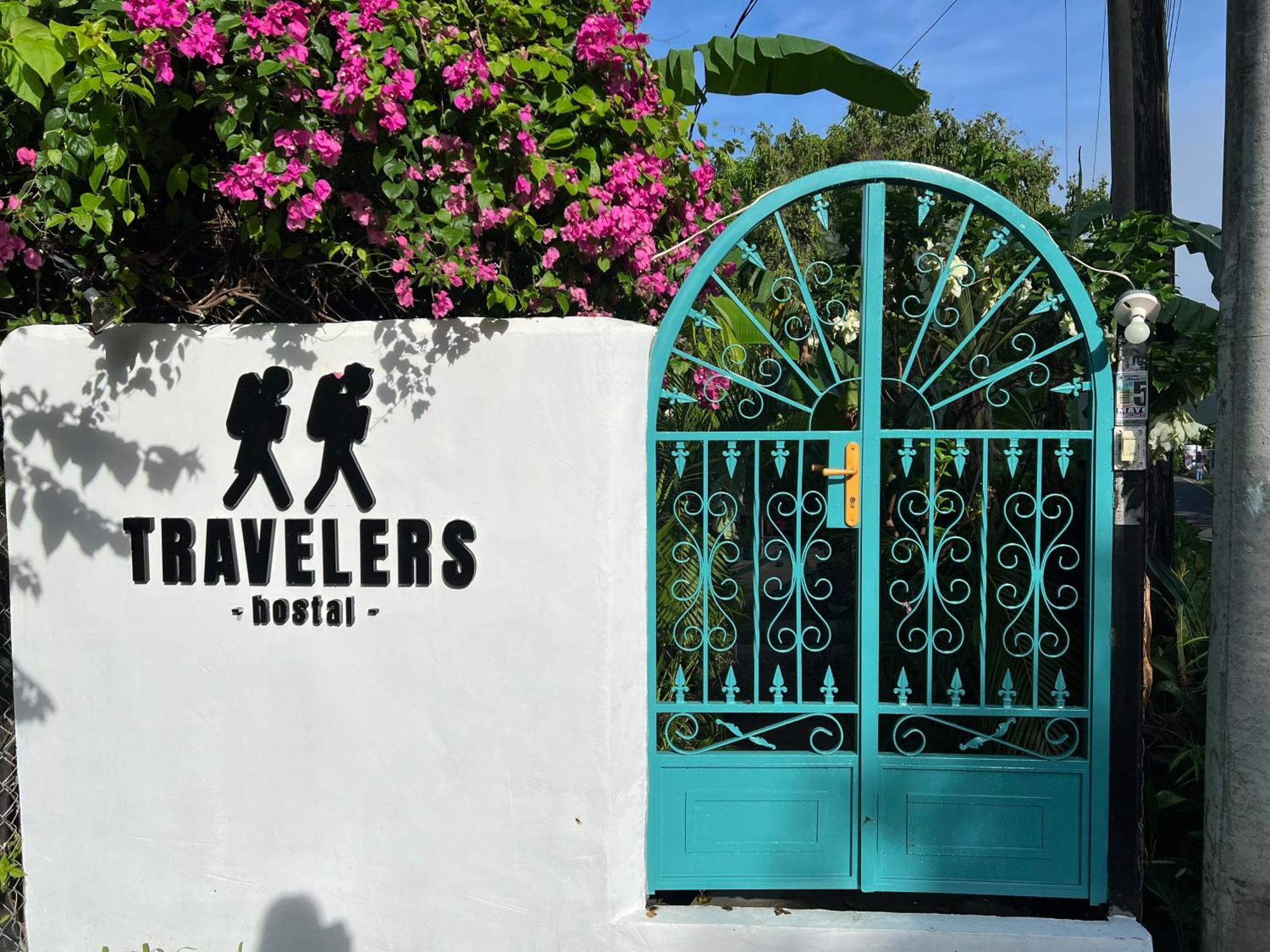 Hostal & Cafe Travelers ซานติอาโก ภายนอก รูปภาพ